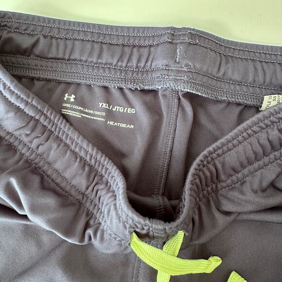 Under Armour Shorts - Picture 3 of 5